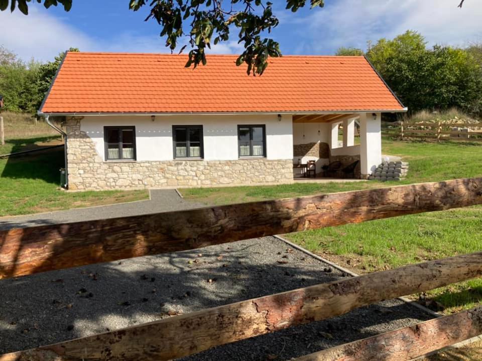 Kishosszuret Vendeghaz Ξενοδοχείο Pécsvárad Εξωτερικό φωτογραφία